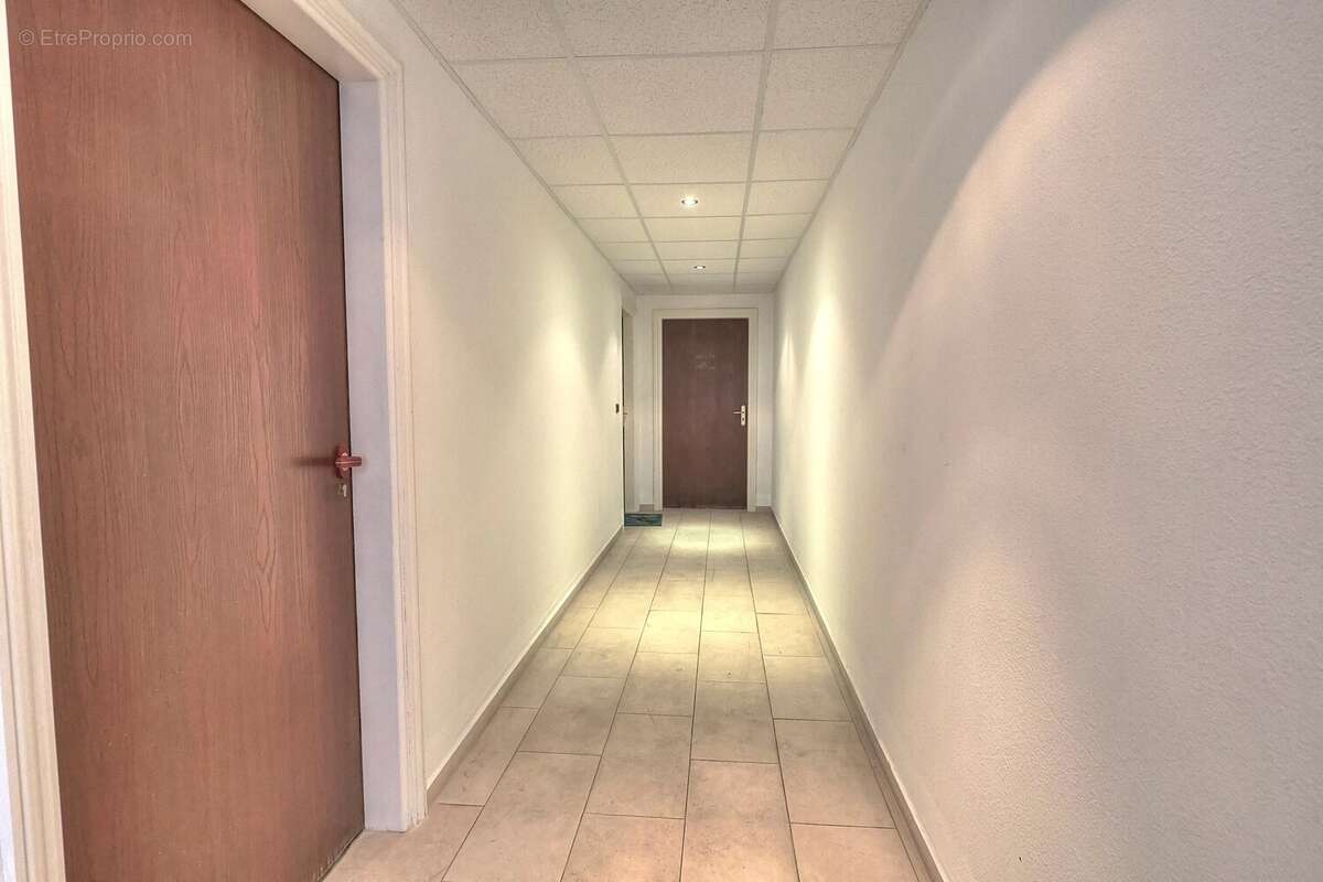 Commerce à VALLAURIS