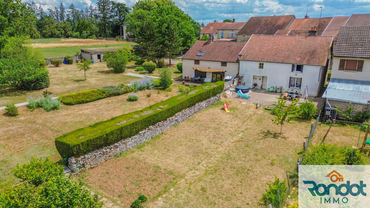 Maison à FONTAINE-FRANCAISE