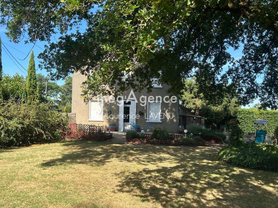 Maison avec dépendances et parc clos et arboré - photo 3