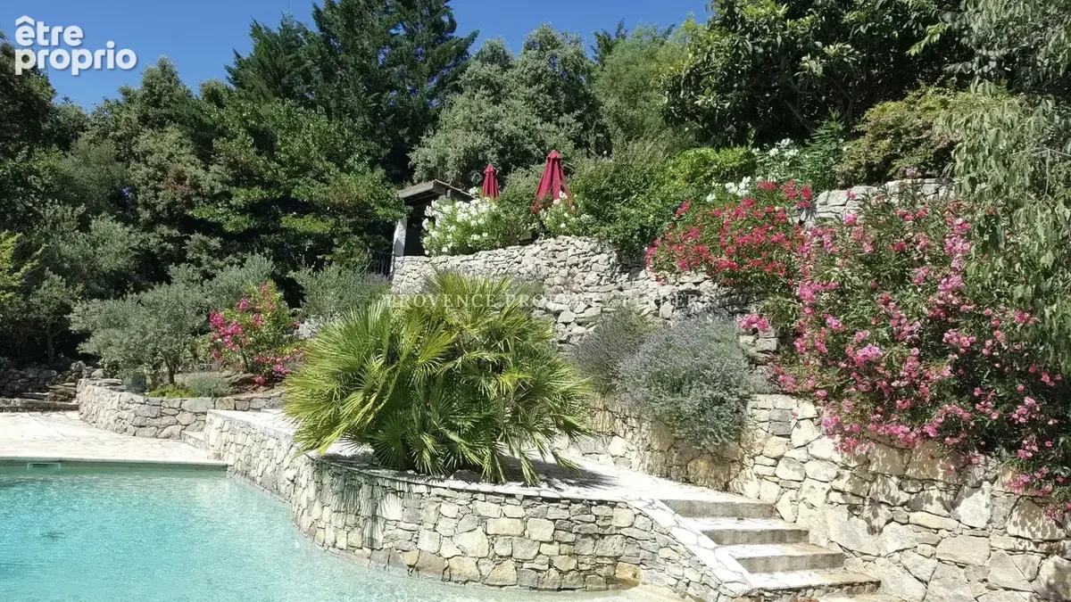 LORGUES – Un véritable havre de paix avec vue panoramique et piscine. - photo 6