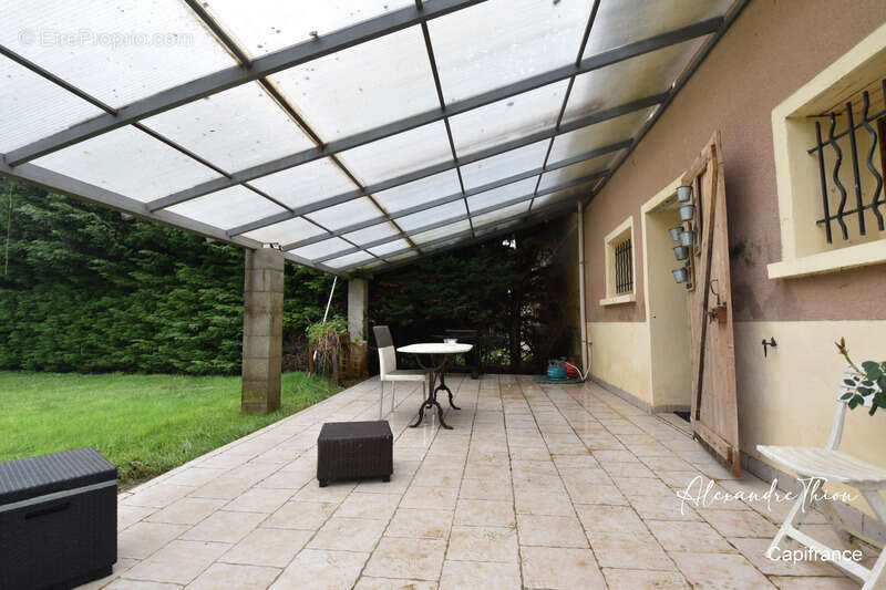 Maison à RIGNIEUX-LE-FRANC