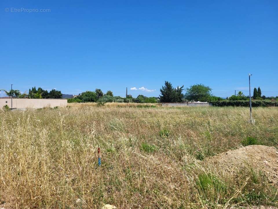 Terrain à LA CRAU