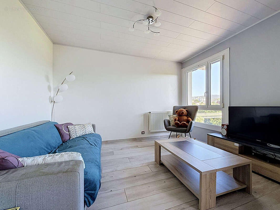 T5 MEYTHET 92, 51 m² en dernier étage - photo 5