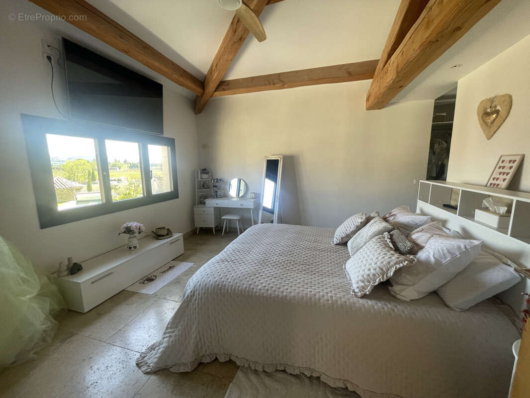 Maison à SAINTE-CECILE-LES-VIGNES