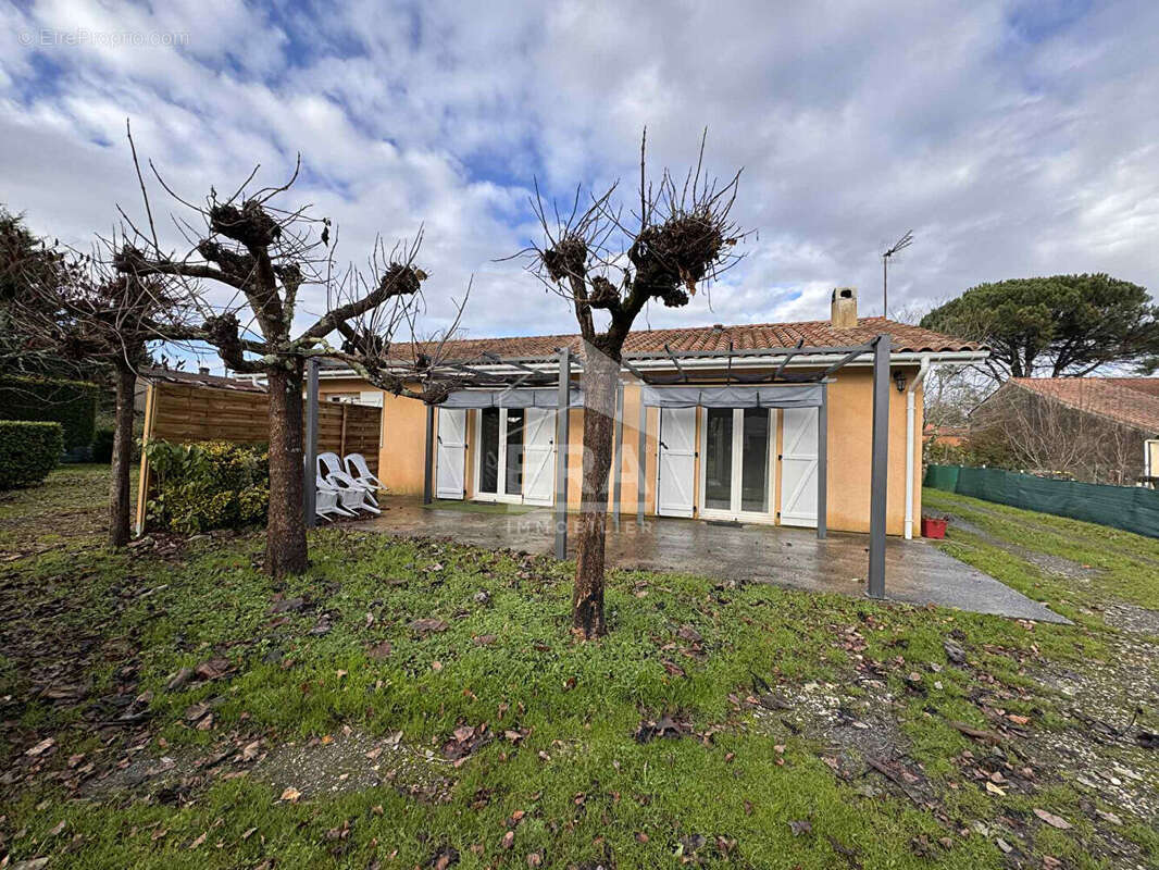 Maison à SAINT-CHRISTOLY-DE-BLAYE