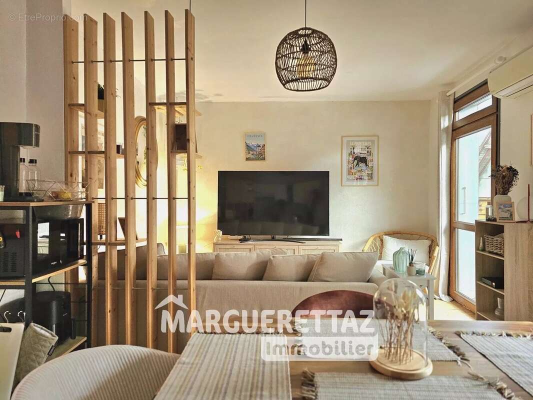 Appartement à BONNE