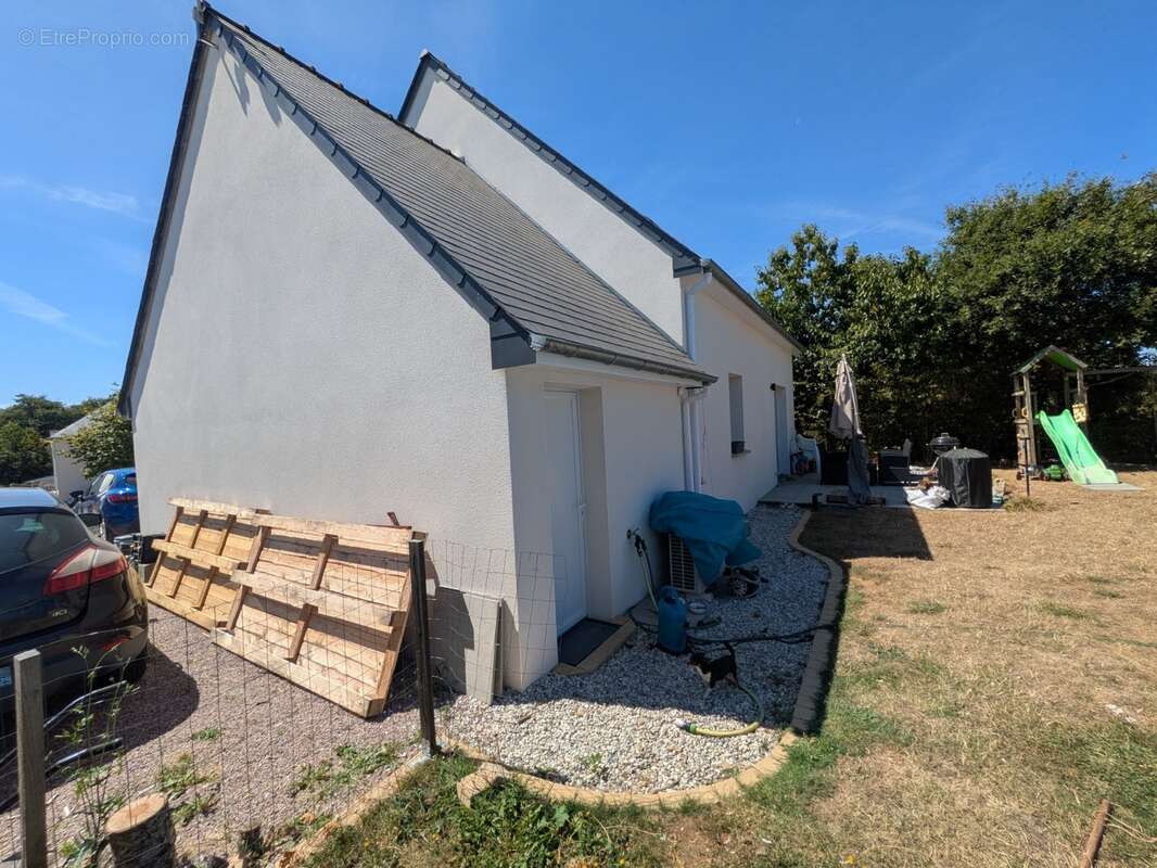 Guern maison récente de 101m² environ 4 pièces avec vie de plain pied garage parcelle clôturée de 569m² - photo 3