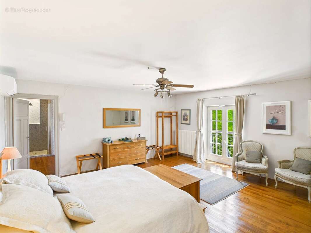 Maison à CAHUZAC-SUR-VERE