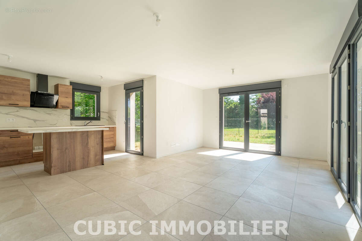 Maison à AMBERIEUX