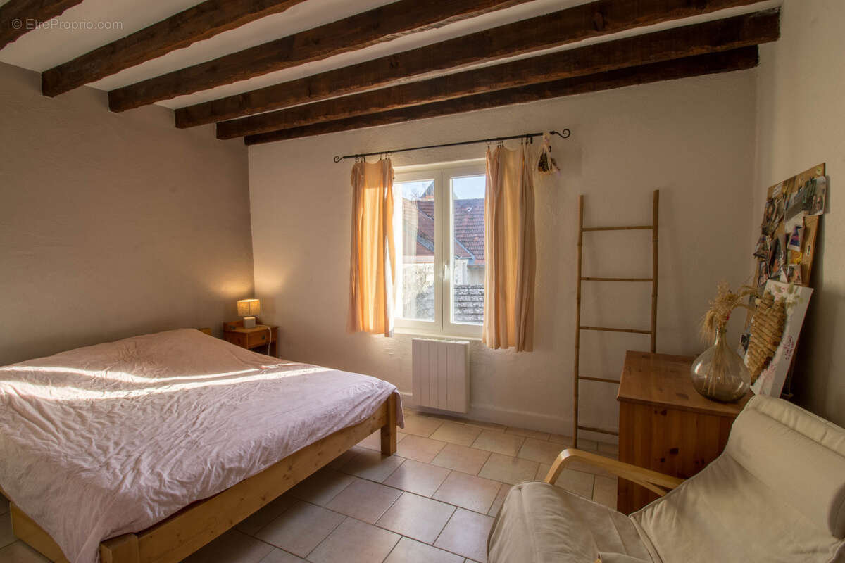 Maison à VILLENEUVE-SUR-AUVERS