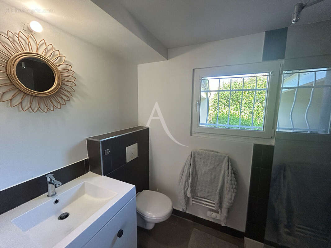 Superbe villa de plain-pied avec piscine et vue dégagée sur la pinède - photo 13