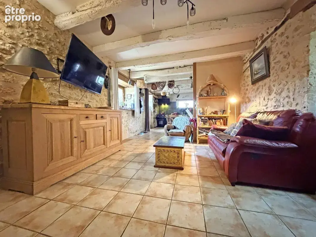 Maison avec véranda, annexe et jardin paysager de 3 130 m² - photo 5
