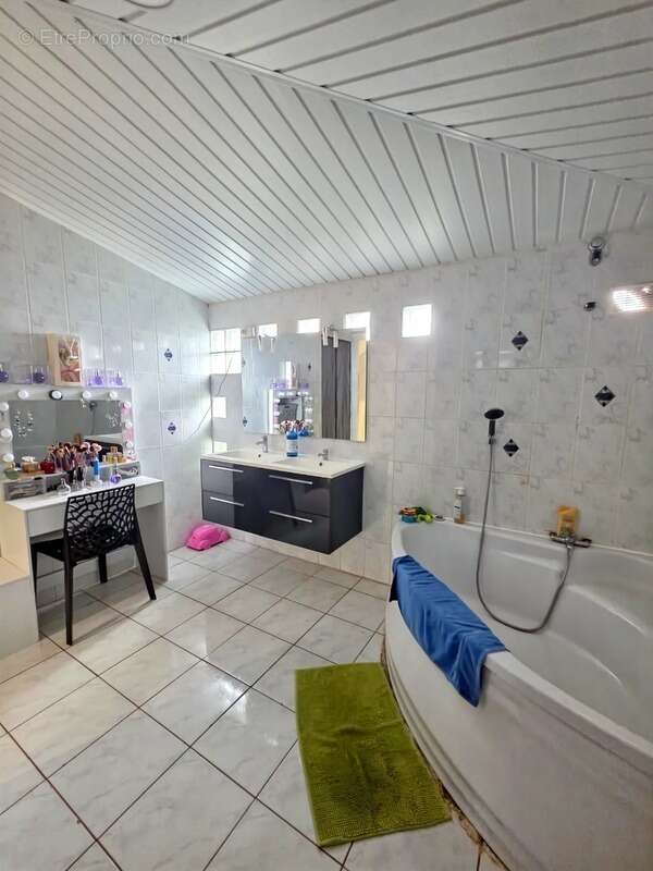 Maison à REMIRE-MONTJOLY