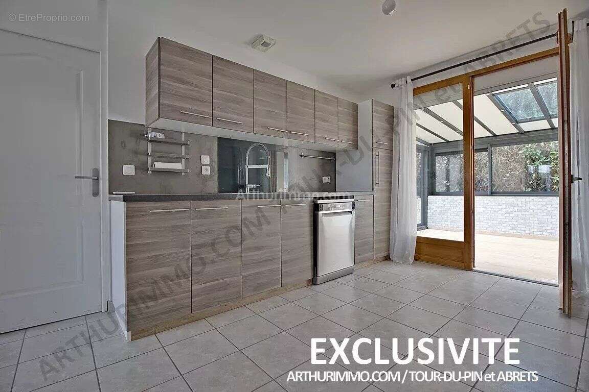 Maison à LA TOUR-DU-PIN