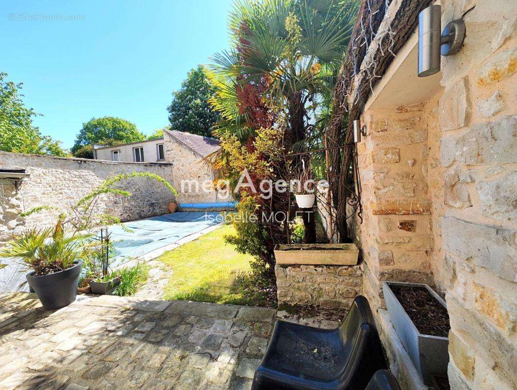 Maison de caractère de 10 pièces avec piscine - photo 2