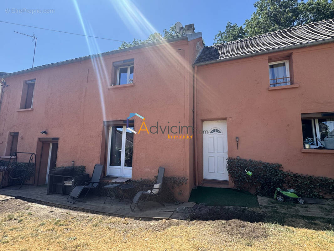 Maison à DOMPTIN
