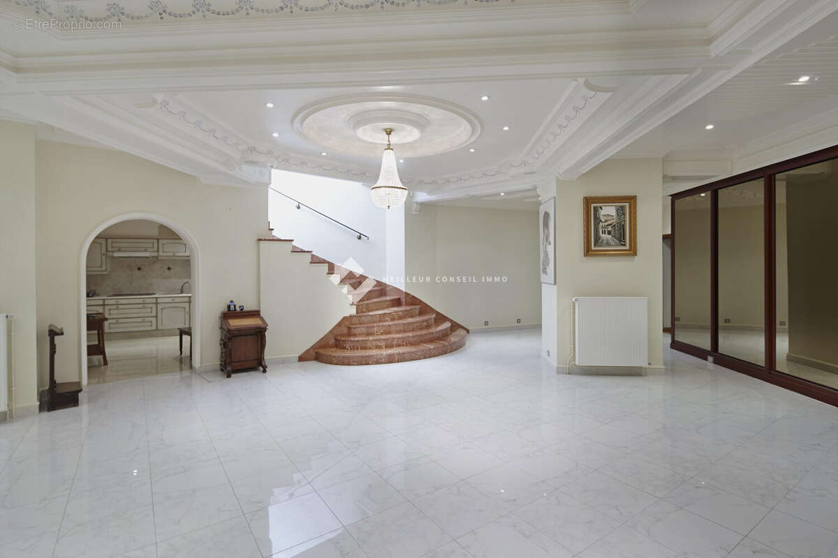 Maison à QUINCY-VOISINS