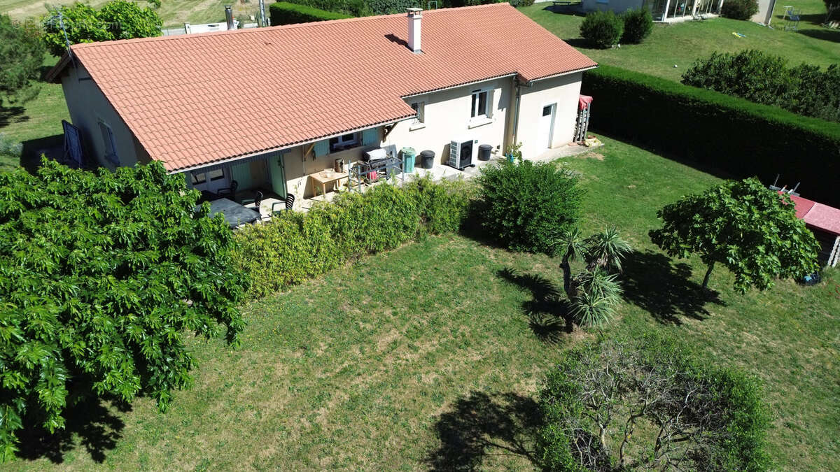 Maison à GENISSIEUX