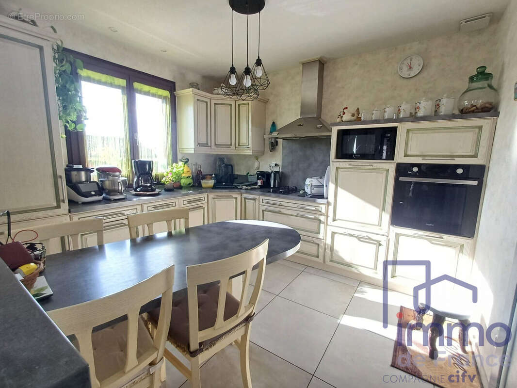 Maison à VEAUCHETTE