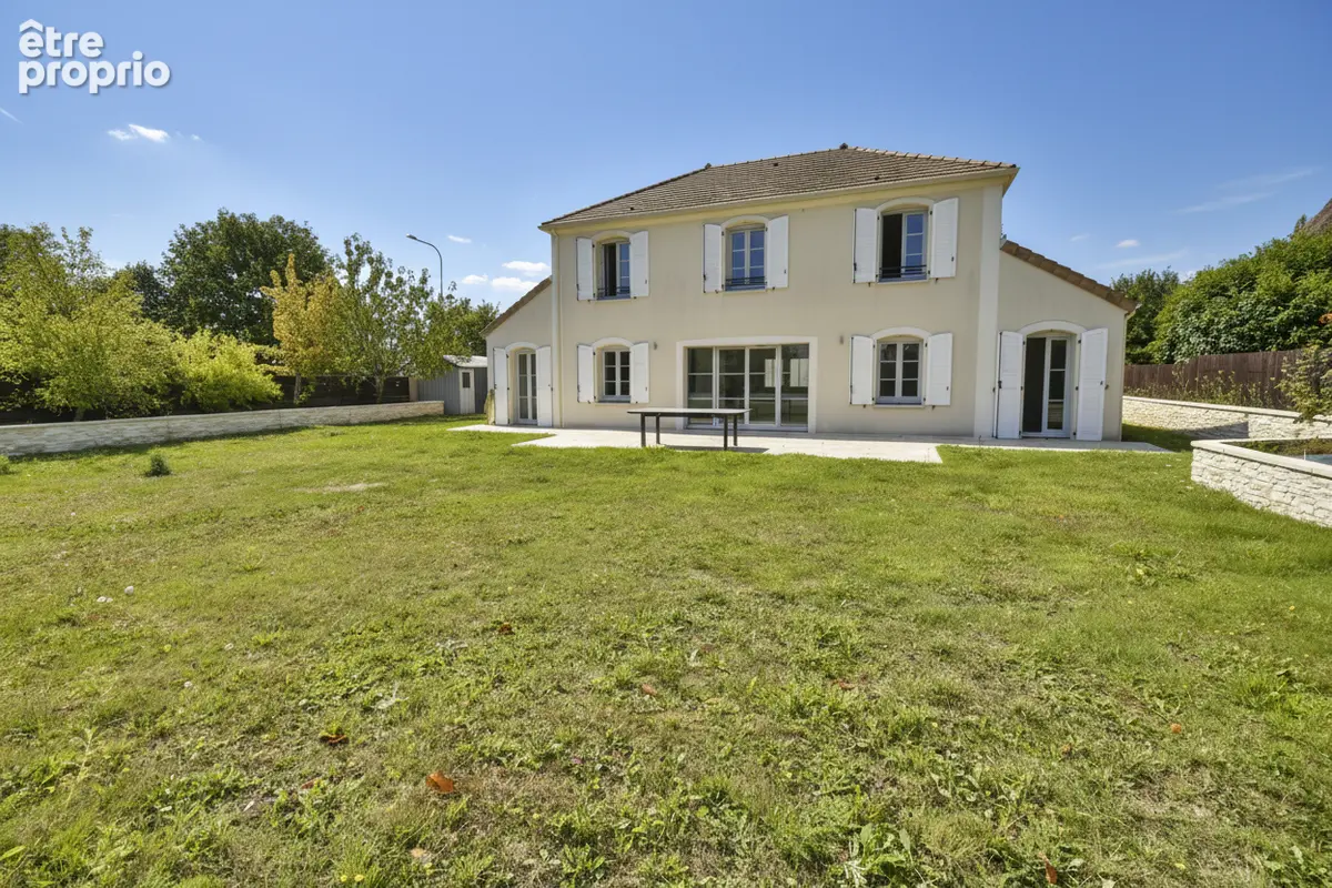 Photo Maison à La Queue-Les-Yvelines au prix de 560 000€