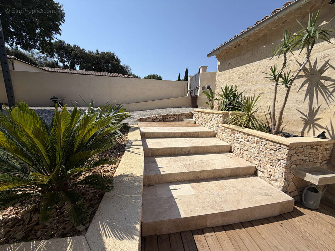 Magnifique Mas de village 155m2 sur 840m2 de terrain clos avec piscine - photo 2