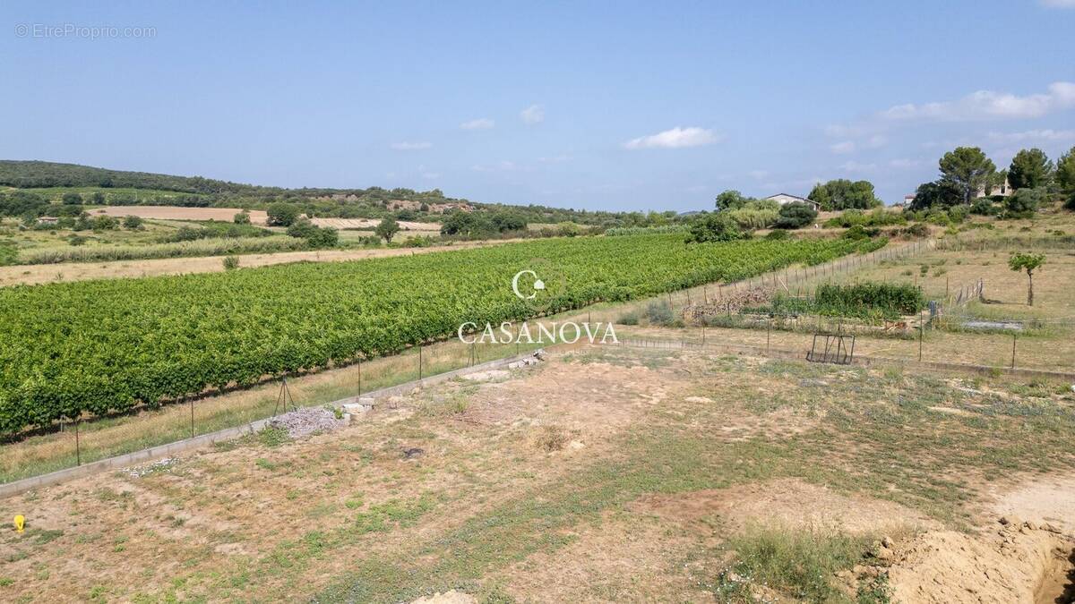 Terrain à ROUJAN