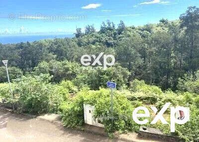 Terrain à LA POSSESSION