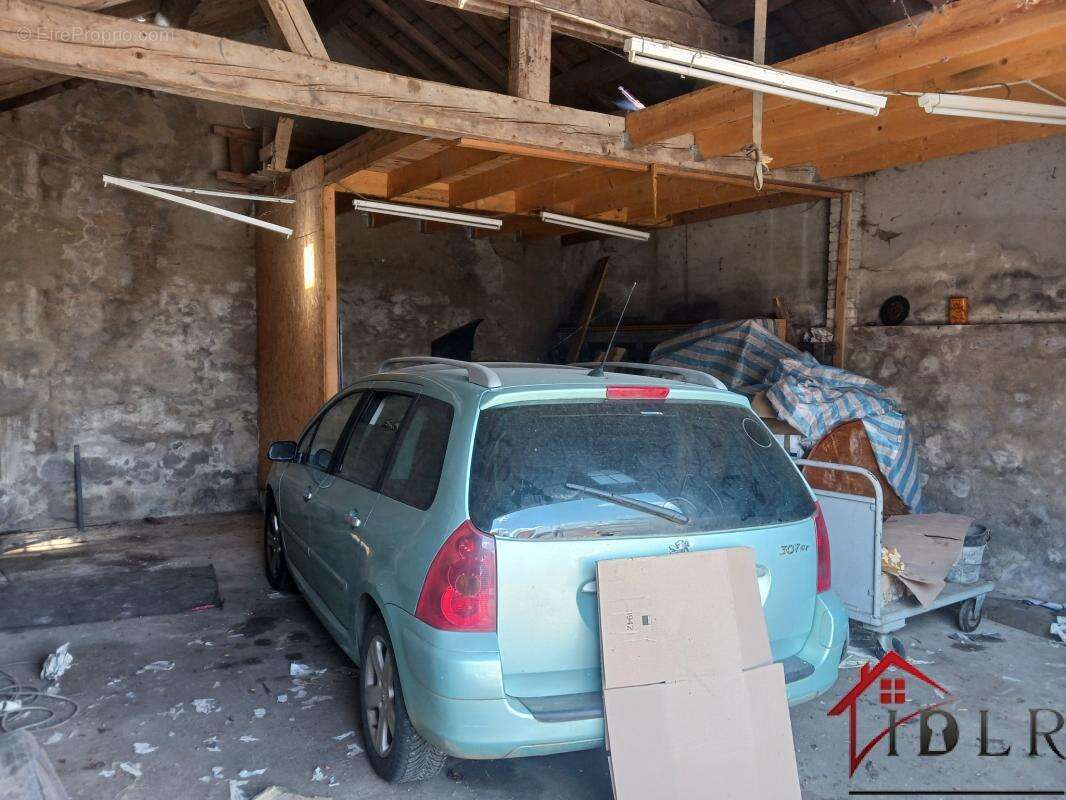 Parking à CHAMPSEVRAINE