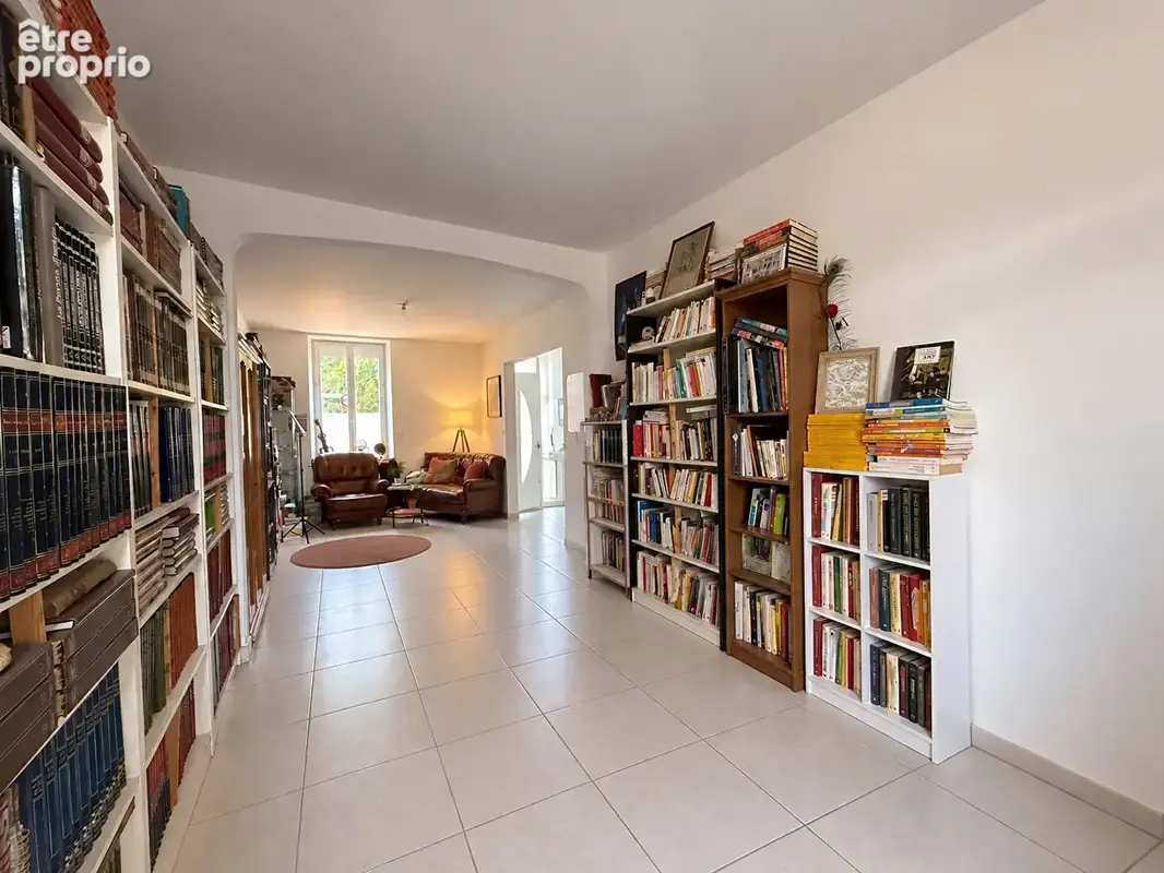 À vendre à Villegailhenc, maison de village de 6 pièces avec quatre chambres, deux cours et garage - photo 5