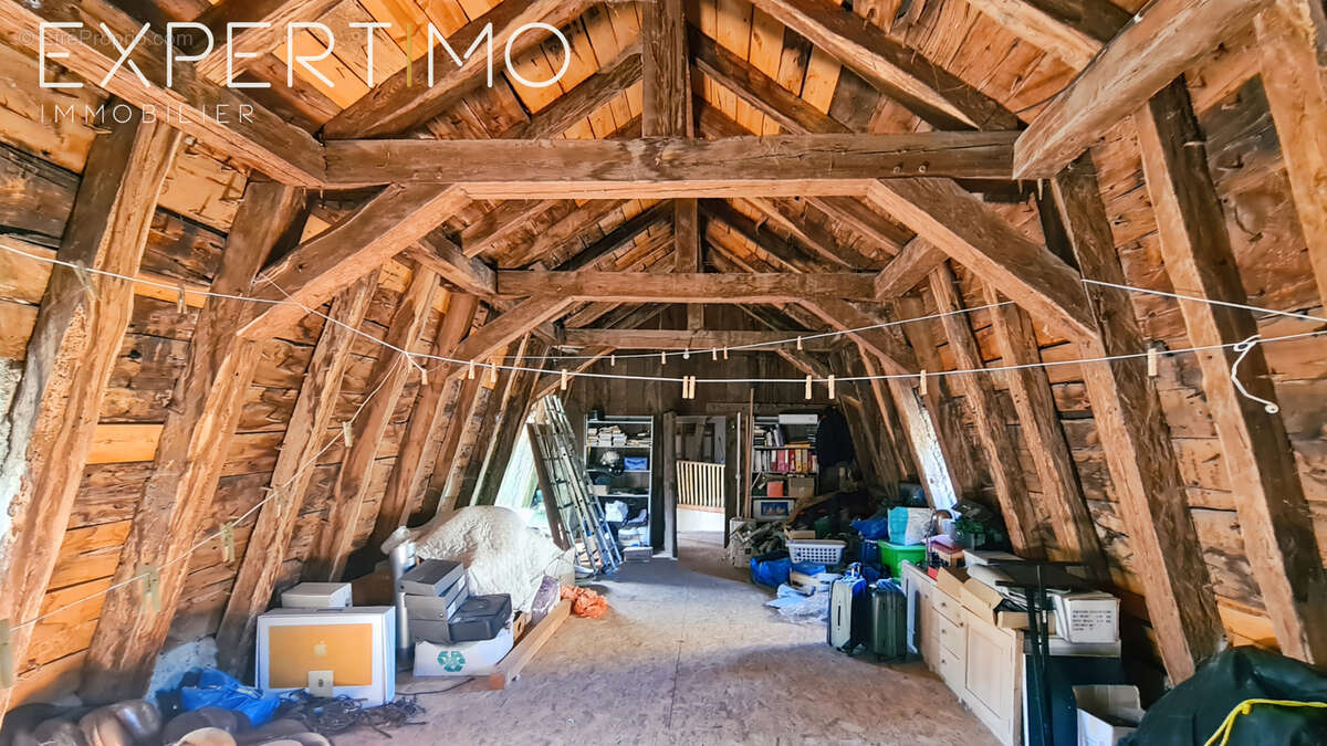 Manoir d'une superficie habitable de 338 m2 avec dépendances sur un terrain de 3,6 hectares - photo 17