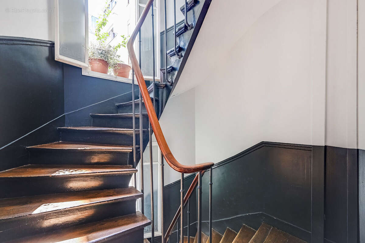 Paris 18ème - Rue Ordener - T2 de 38 m² à fort potentiel - photo 12