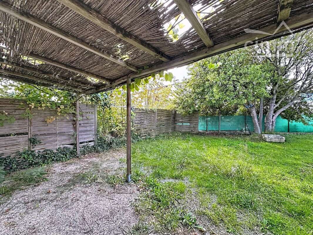 Appartement à L'ISLE-SUR-LA-SORGUE