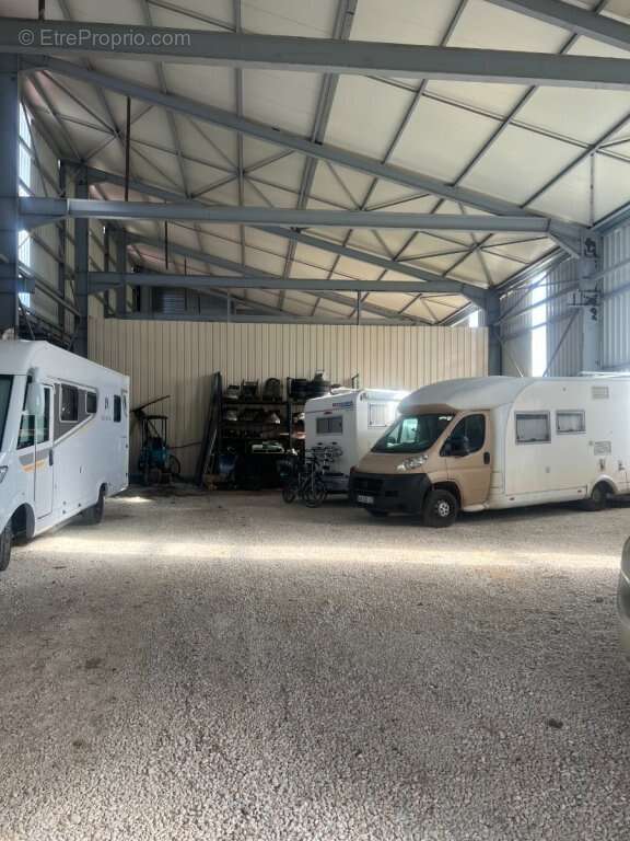 Commerce à SAINT-JEAN-DE-TREZY