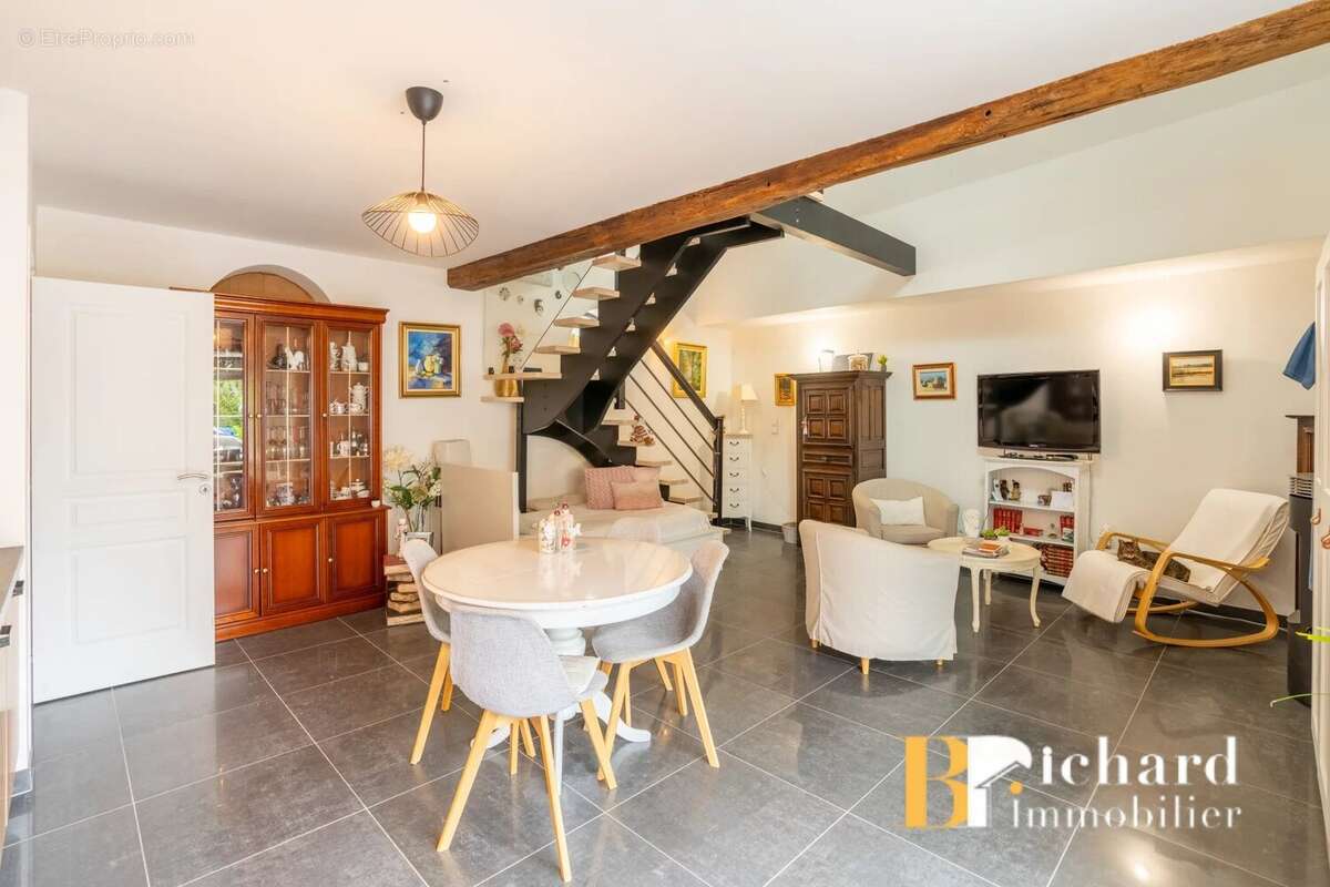 Entre Laon et Marle – Pavillon récent avec loft, atelier et jardin clos - photo 14