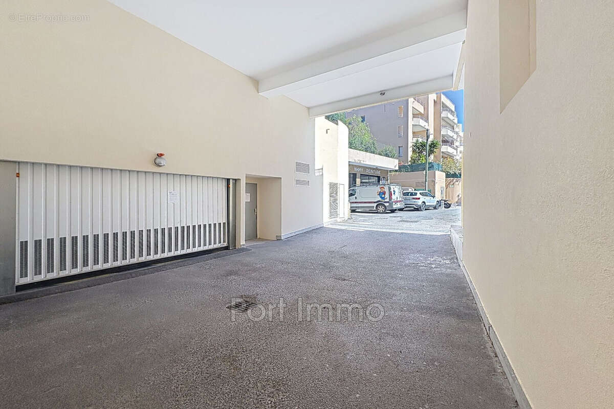 Parking 12 m² à Cagnes-Sur-Mer  - photo 2