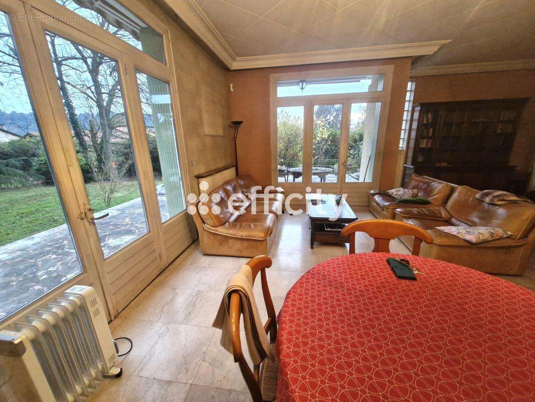 Maison à COLLONGES-AU-MONT-D'OR