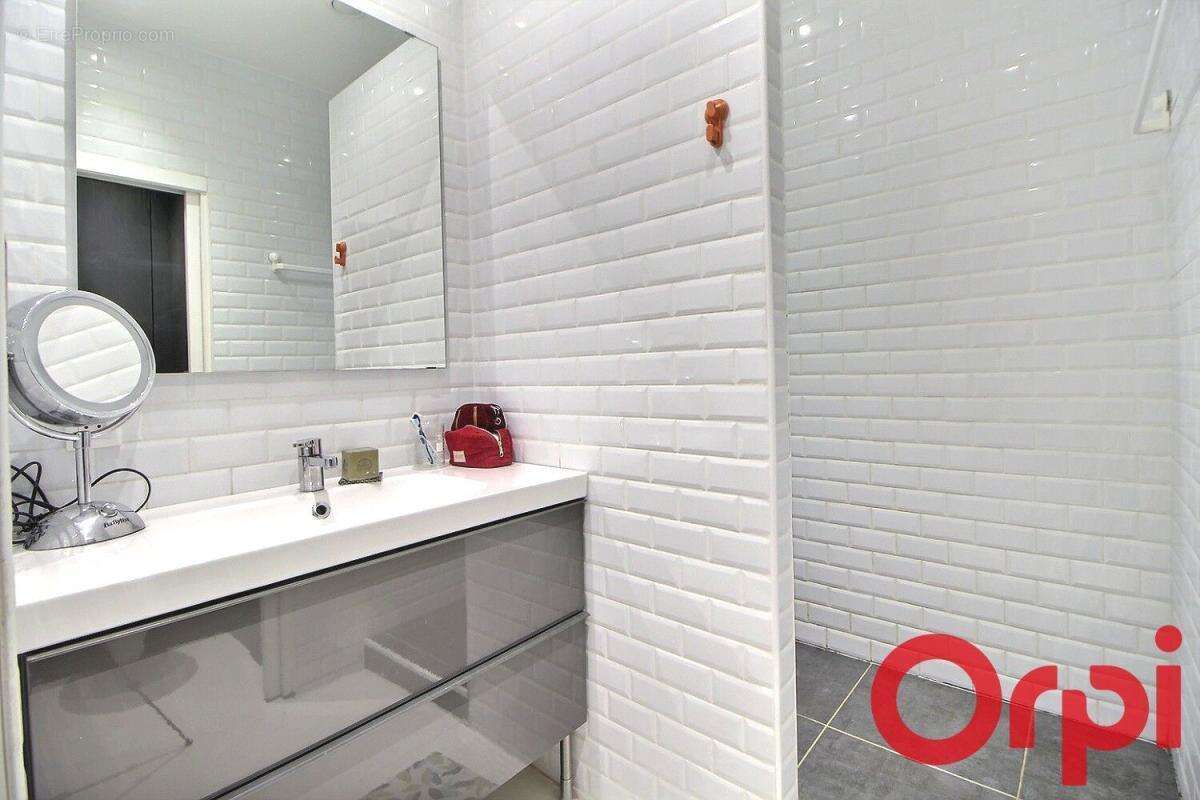 Appartement à MARSEILLE-1E