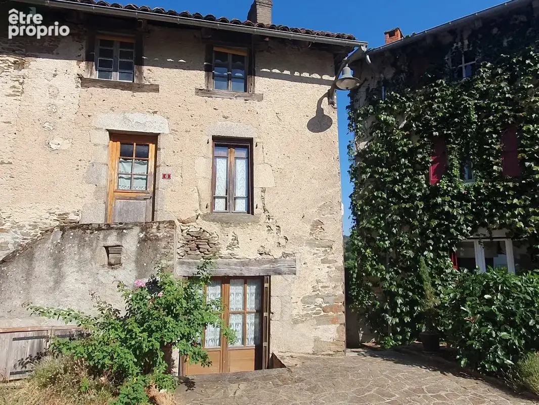 Maison à LEYNHAC