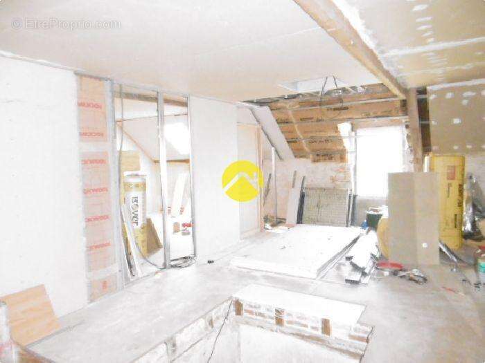 Maison à SAINT-HILAIRE-SUR-BENAIZE