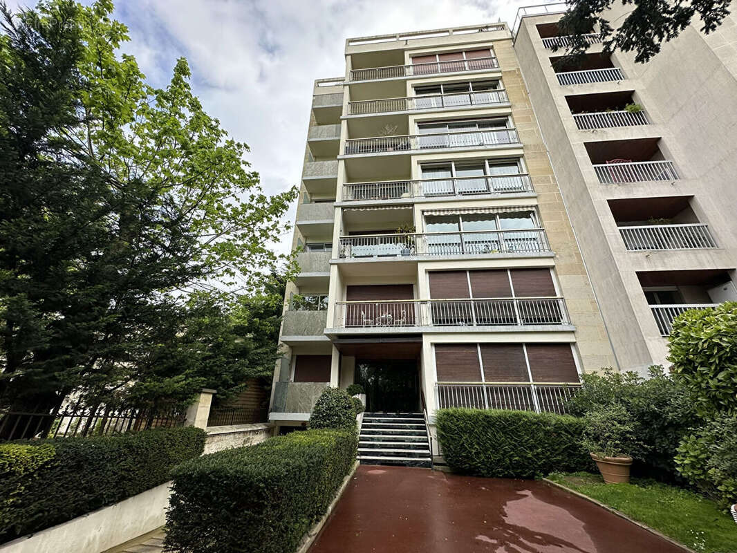 Appartement à NEUILLY-SUR-SEINE