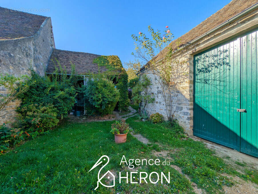 Maison à SAINT-PIERRE-LES-NEMOURS