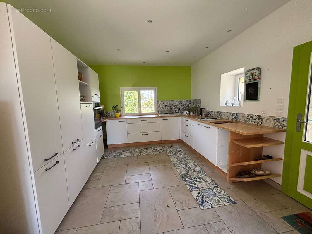 Maison à DUN-SUR-AURON