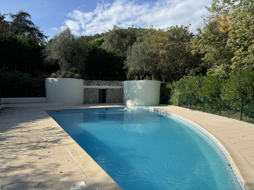 Maison à EZE