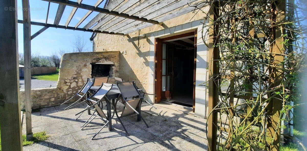 Maison à LA CHAPELLE-BLANCHE-SAINT-MARTIN