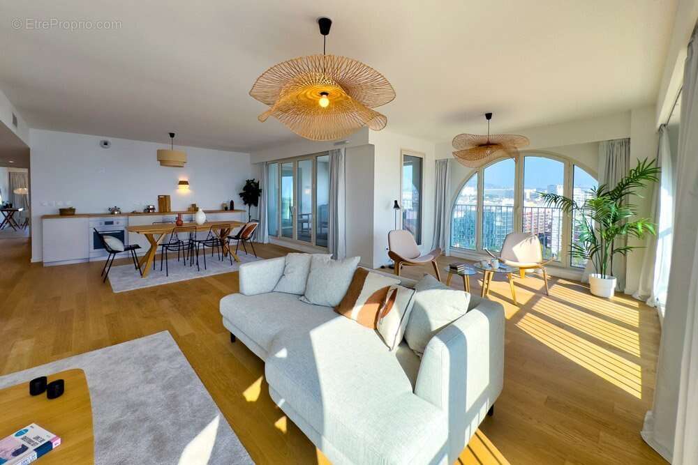 Appartement à MARSEILLE-2E