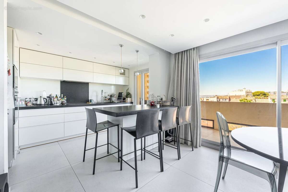MARSEILLE 9 ème Mazargues à vendre appartement 3 pièces vue mer et parking - photo 2
