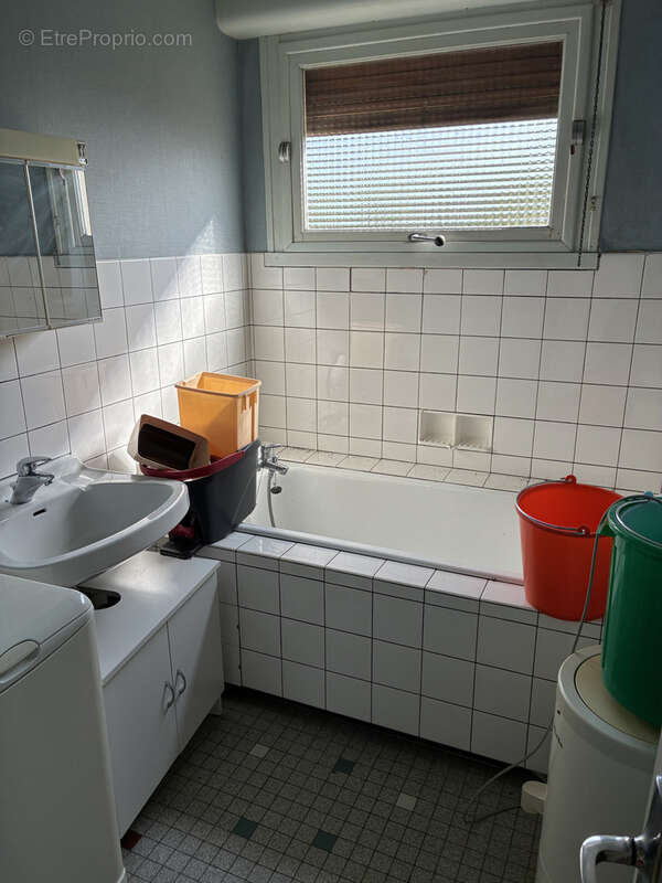 Pavillon à rénover entièrement, élevé sur sous-sol complet - photo 25