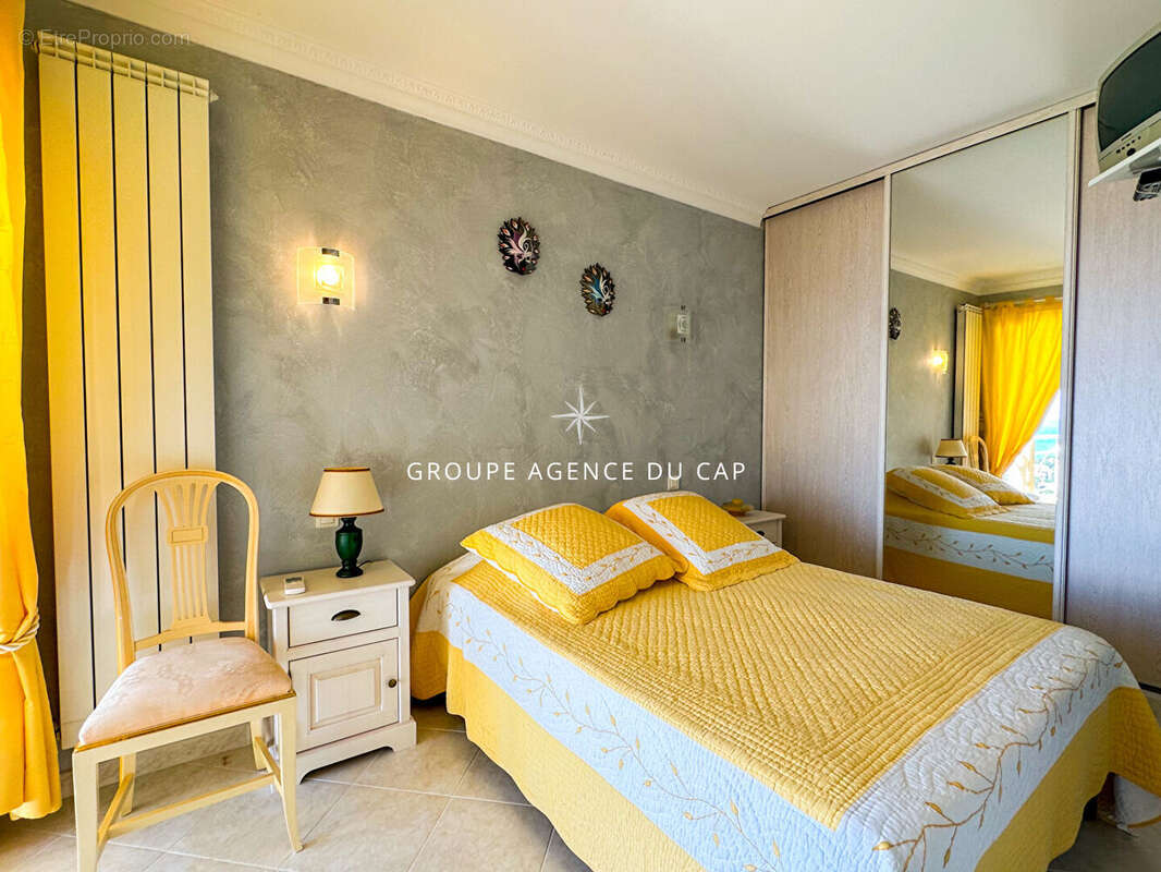 Villa vue mer avecT2 indépendant plus un  terrain de 2094 m² à l'arrière, constructible aux Issambres - photo 13