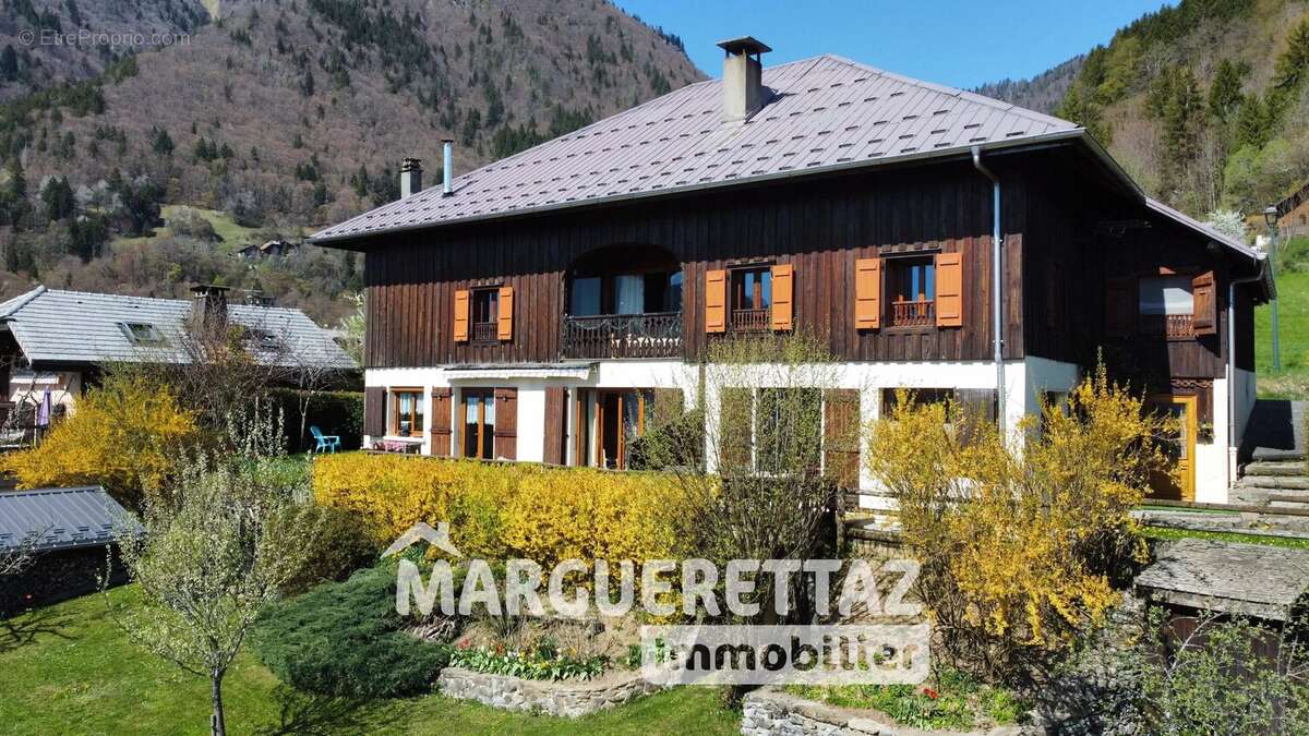 Maison à TANINGES