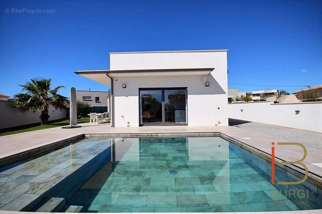 Maison à PUGET-SUR-ARGENS